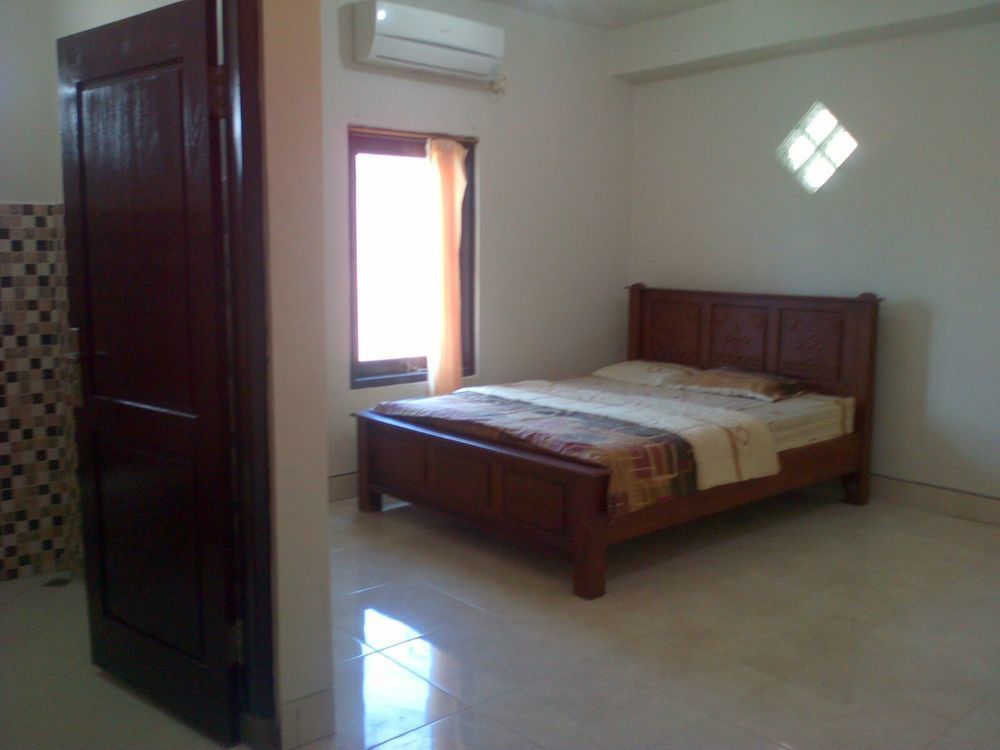 Oyo 586 Hotel Wijaya Kalasan Bagian luar foto